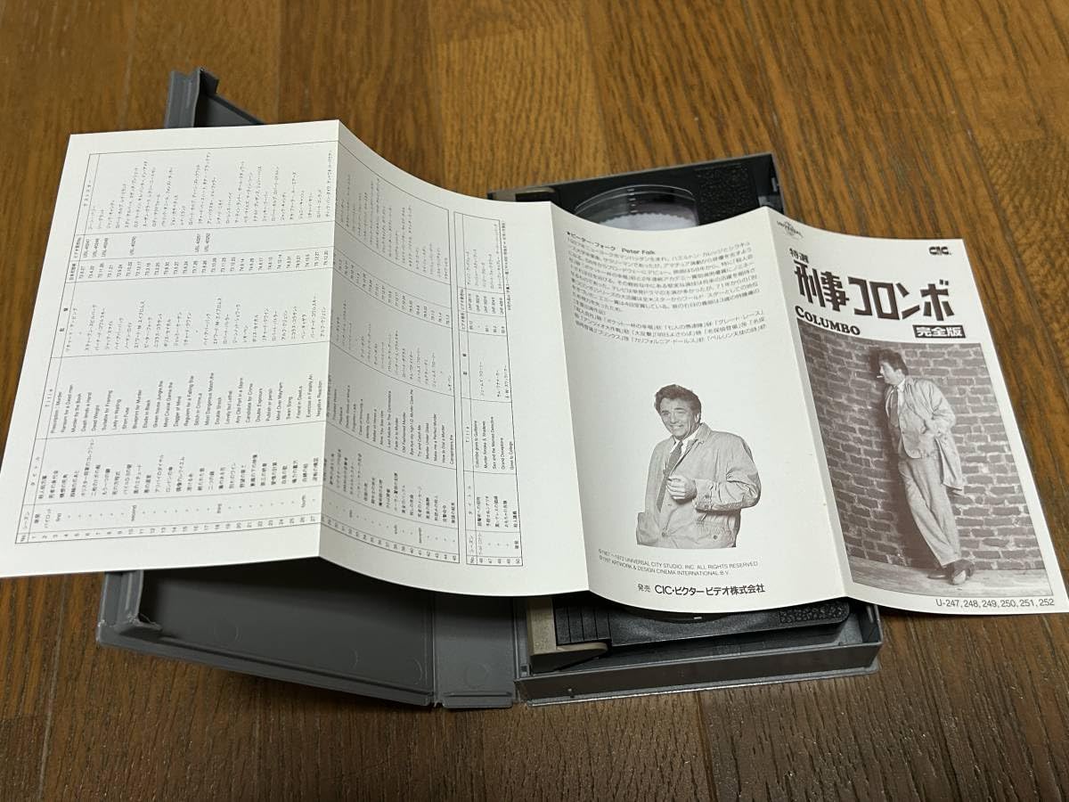 刑事コロンボシリーズ45巻解説冊子と専用バインダー付き美品 Amazon.co.jp: 刑事コロンボ DVD＆冊子 全45巻 デアゴスティーニ